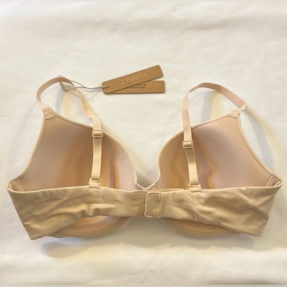 SKIMS  (B25) FITS EVERYBODY T-SHIRT BRA NWT SAND SIZE 32A